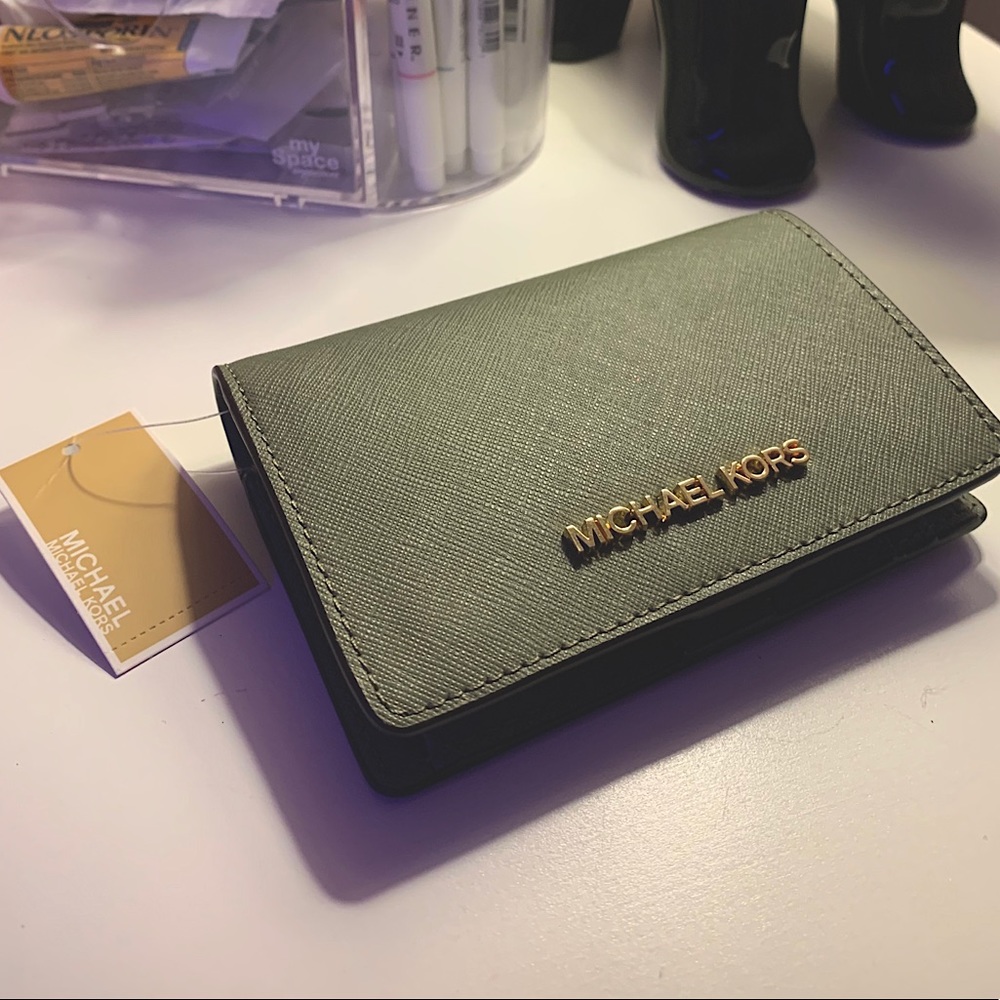 NWT Micheal Kors Olive Green Wallet